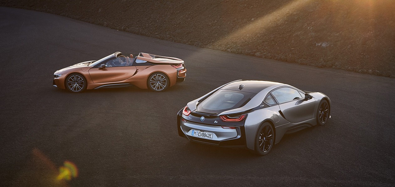 Новые BMW i8 Coupe и Roadster оценены в рублях