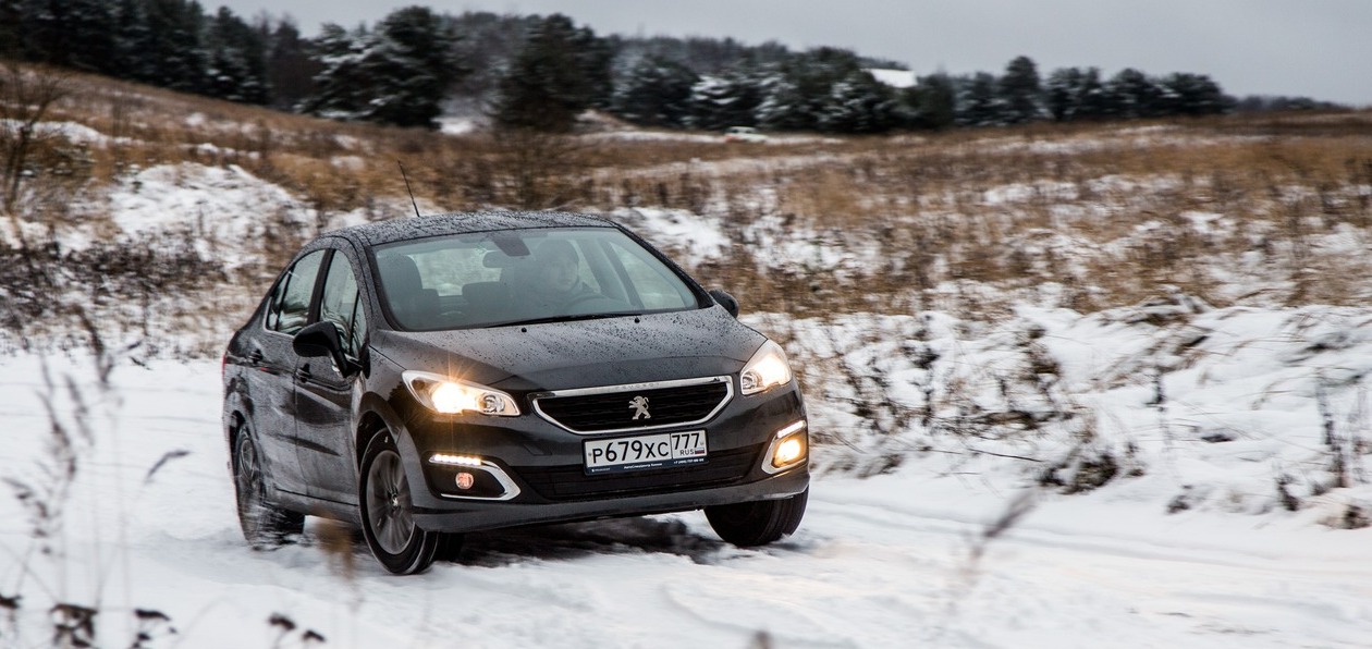 Тест-драйв обновленного Peugeot 408: ностальгия по двухтысячным