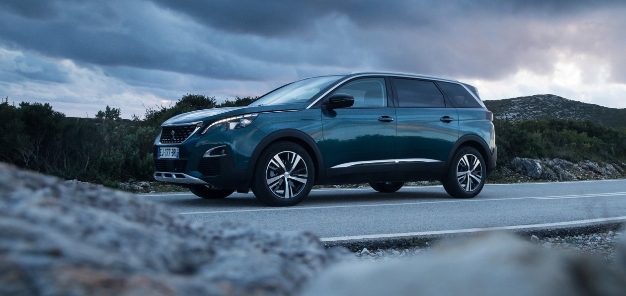 Peugeot 5008 доехал до России