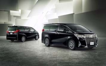 Обновленный минивэн Toyota Alphard доехал до России