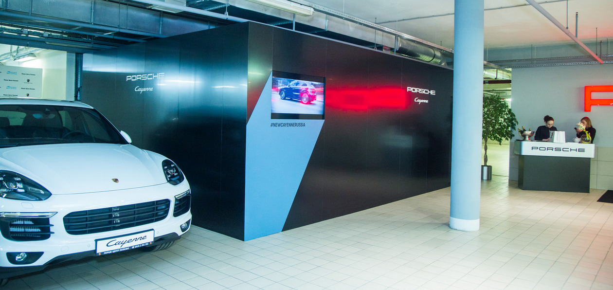 В Петербурге оригинально представили третье поколение Porsche Cayenne