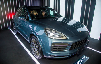 В Петербурге оригинально представили третье поколение Porsche Cayenne