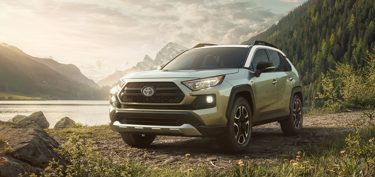 Нью-Йорк 2018: Toyota полностью рассекретила новый RAV4