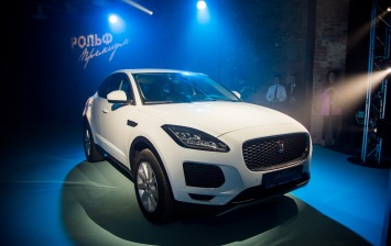 РОЛЬФ оригинально представил в Петербурге новый Jaguar E-Pace