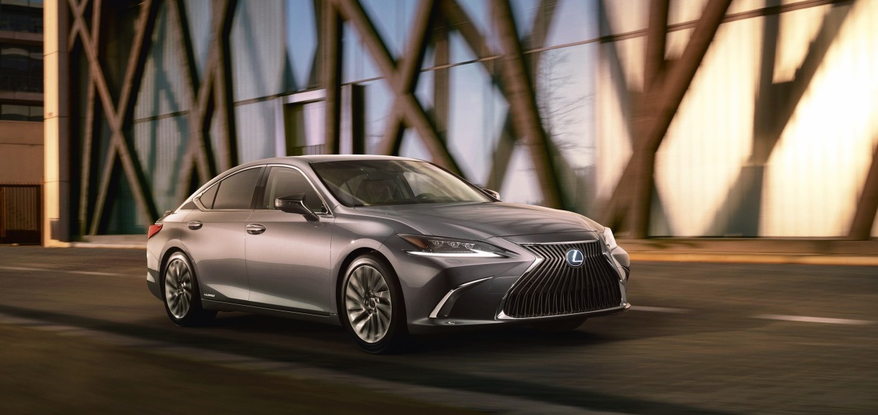 Lexus рассекретил новый ES