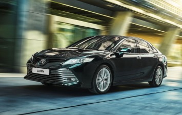 Новая Toyota Camry получила рублевый ценник