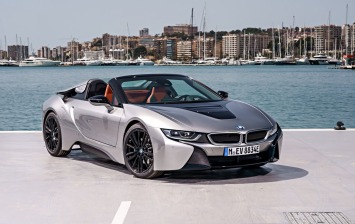 BMW выпустил первые 18 экземпляров i8 Roadster First Edition