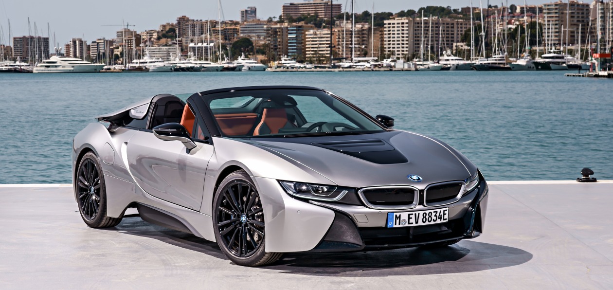 BMW выпустил первые 18 экземпляров i8 Roadster First Edition