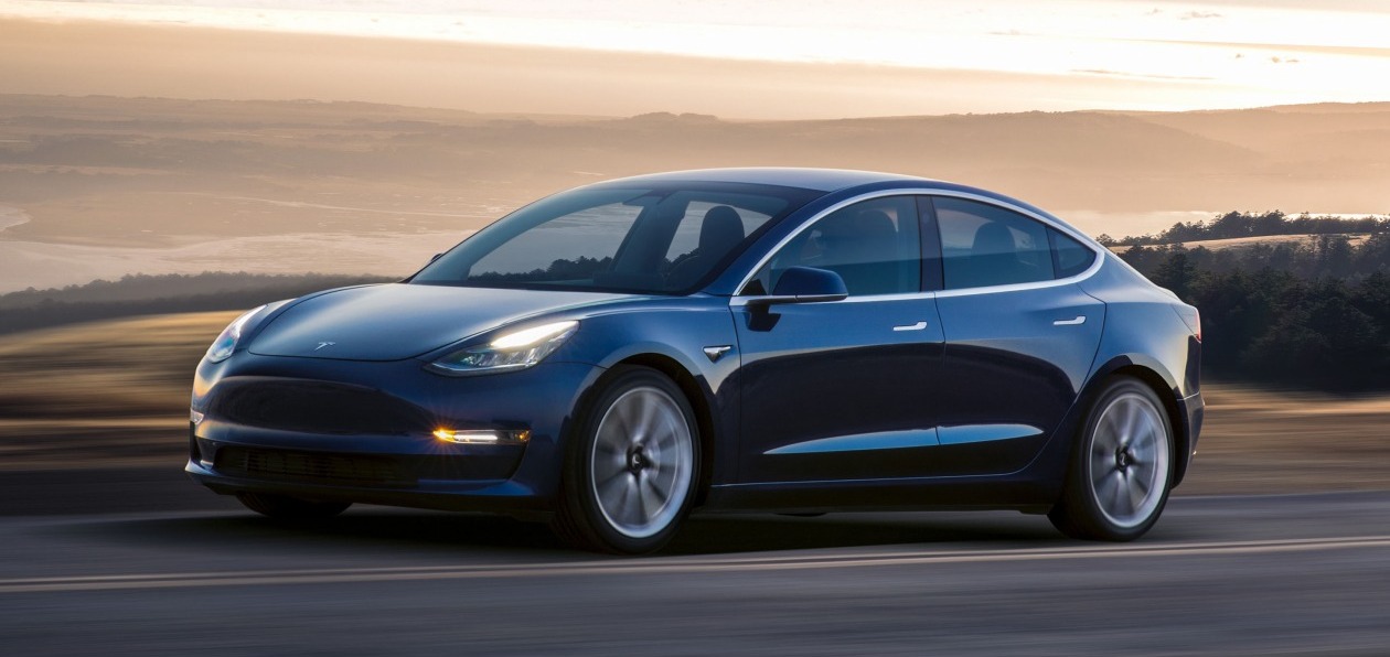 Tesla готовит полноприводные версии Model 3