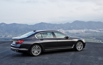 BMW готовит обновленную «семерку»