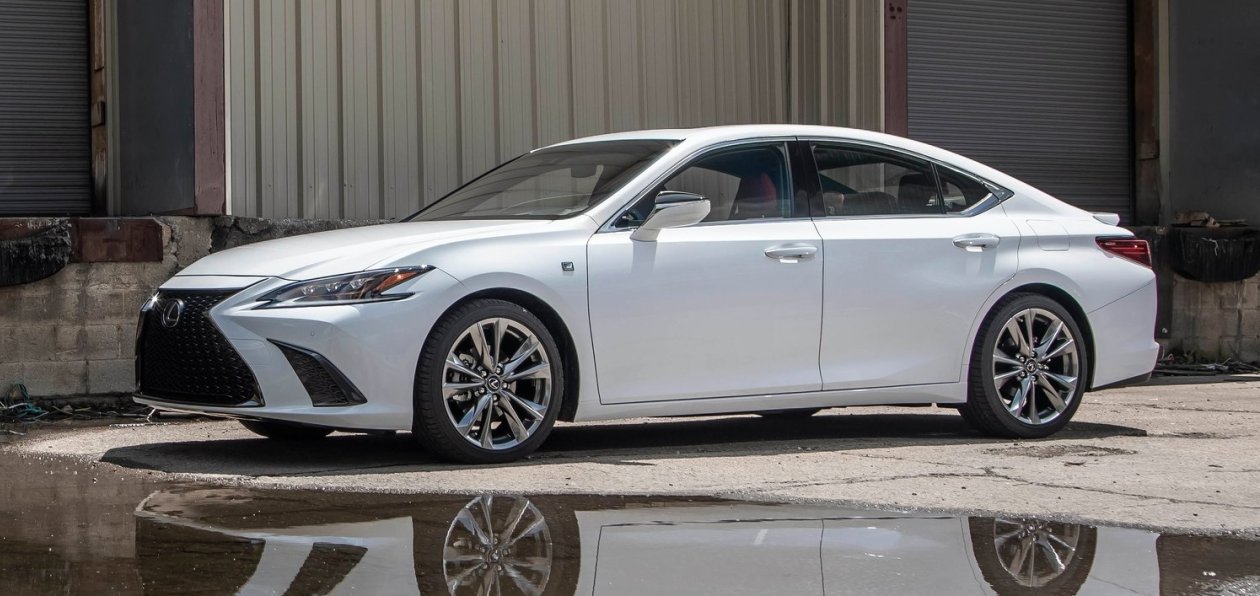 Lexus раскрыл дату появления нового ES в России