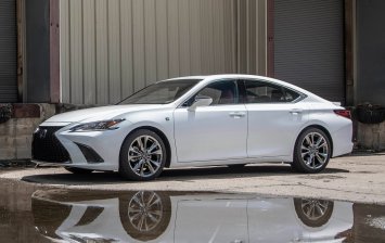Lexus раскрыл дату появления нового ES в России