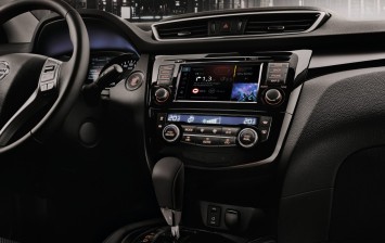 Два кроссовера Nissan получили мультимедиа-систему «Яндекс.Авто»