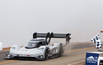 Электрический спорткар Volkswagen обновил рекорд трассы в Пайкс Пик