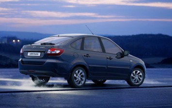 Обновленная Lada Granta Liftback «засветилась» без камуфляжа