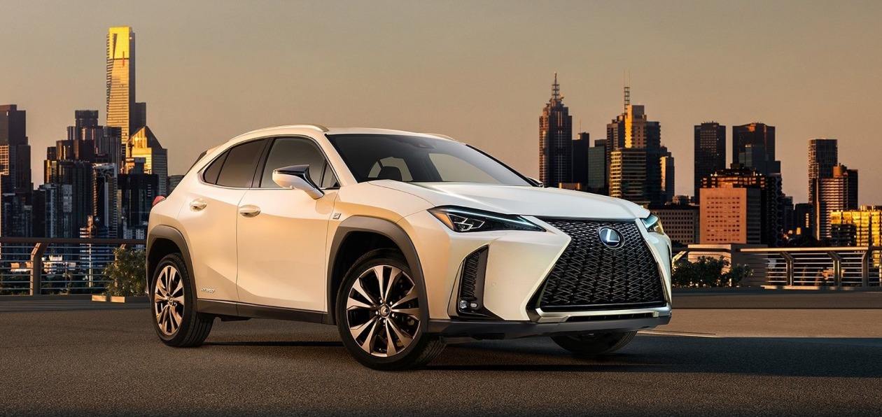 В Россию едет Lexus UX