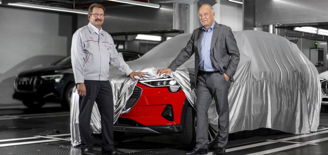 Audi начинает сборку кроссовера e-tron