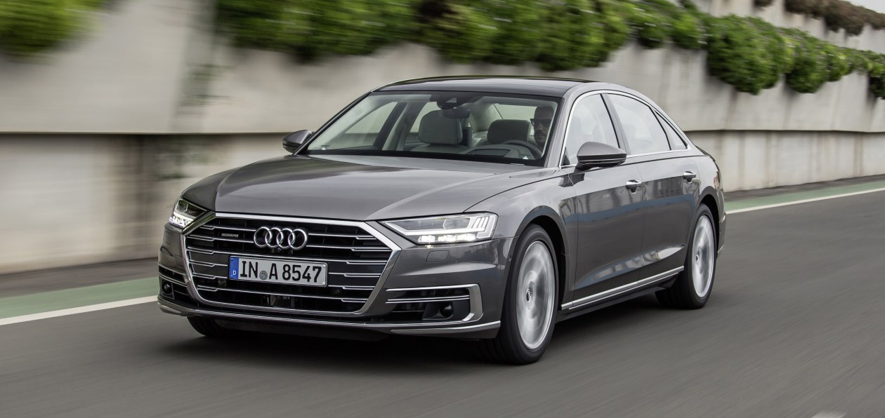 Audi A8 получила новый двигатель в России