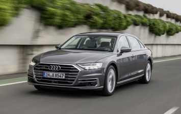 Audi A8 получила новый двигатель в России