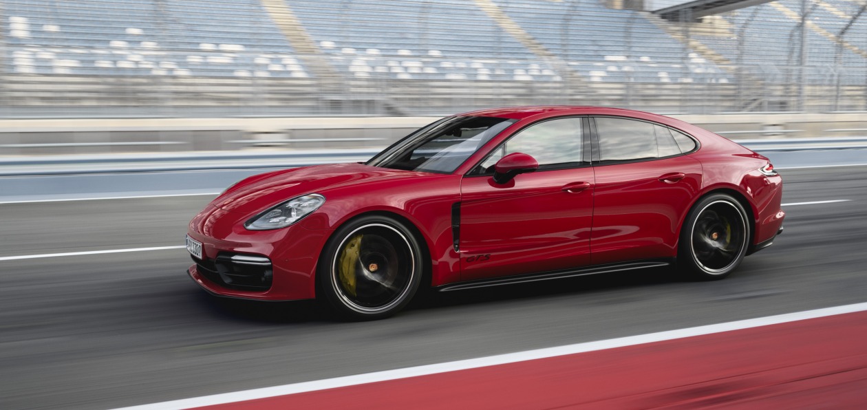 Новый Porsche Panamera получил версию GTS