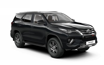 Toyota представила в России новую версию Fortuner