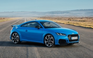 Audi начинает прием заказов на обновленные TT RS Coupe и Roadster