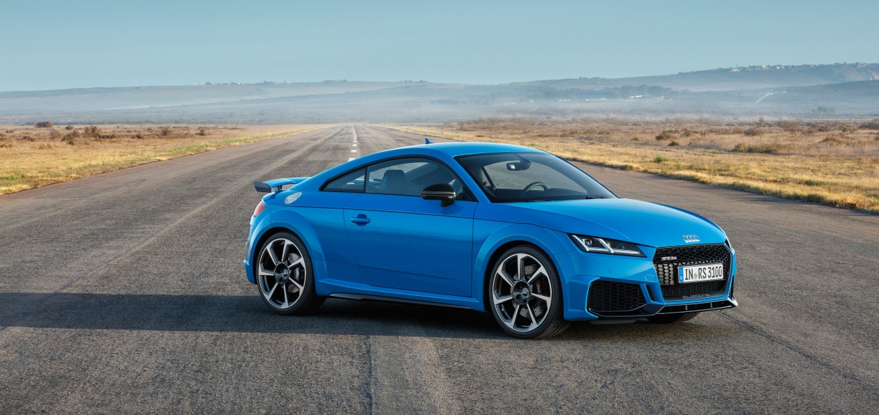 Audi начинает прием заказов на обновленные TT RS Coupe и Roadster