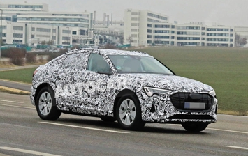 Шпионы поймали замаскированный Audi e-tron Sportback