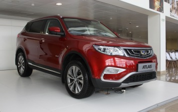 Стали известны российские цены на Geely Atlas с новым мотором