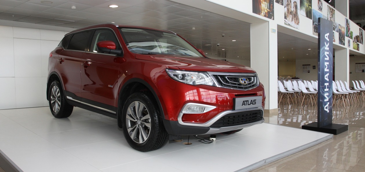 Стали известны российские цены на Geely Atlas с новым мотором