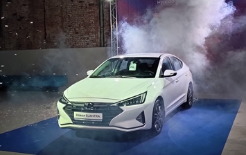 Новый Hyundai Elantra доехал до Петербурга