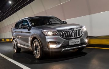 Brilliance показал в Шанхае флагман марки с новым мотором
