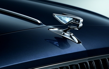 Bentley показал первые тизеры нового Flying Spur