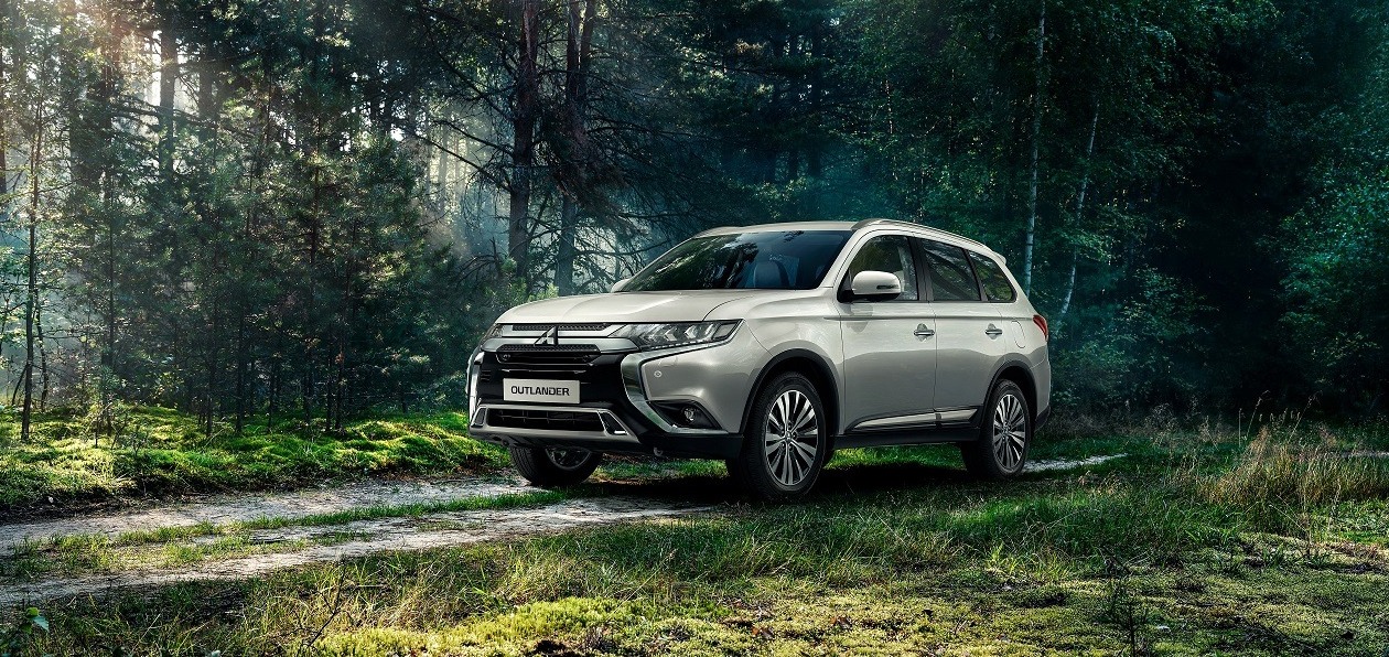 Семиместный Mitsubishi Outlander доедет до России в середине лета