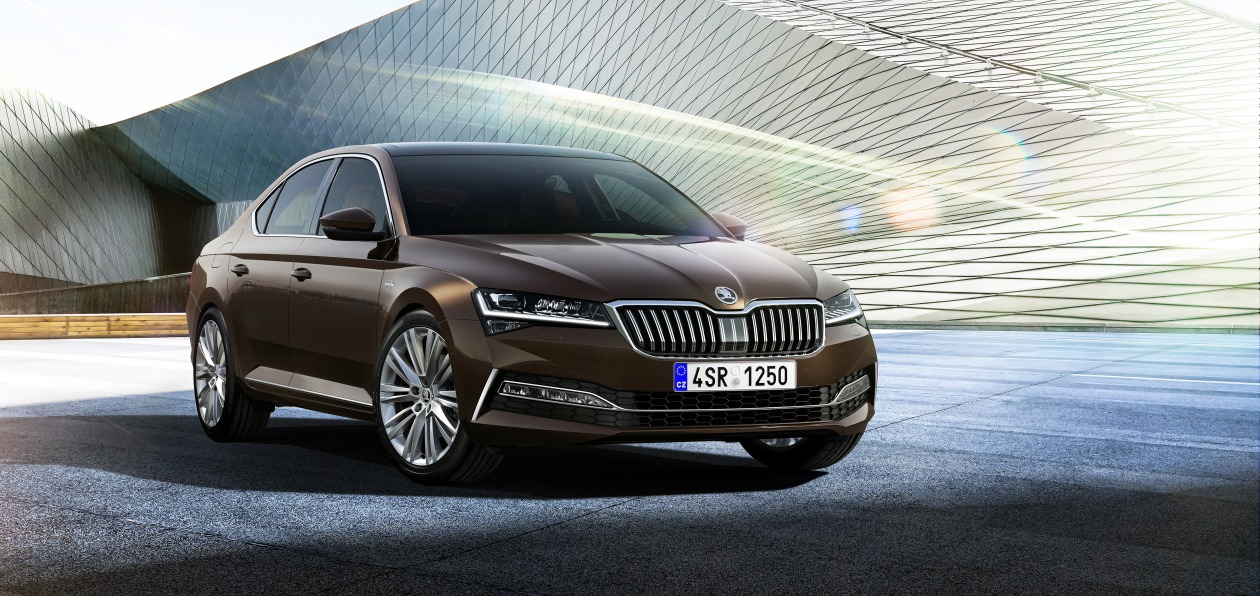 Skoda показала обновленный Superb
