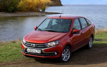 Lada поднимает цены на автомобили второй раз за год