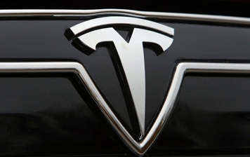 Tesla избавилась от самых дешевых версий Model S и Model X