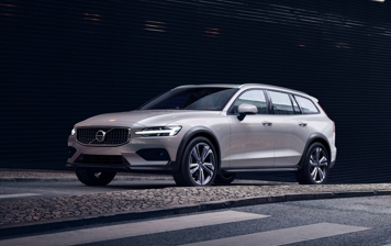 До дилеров доехали первые «живые» Volvo V60 Cross Country