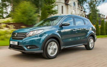 Dongfeng привез в Россию семиместный кроссовер