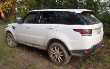 Петербургские угонщики спрятали Range Rover Sport в лесу
