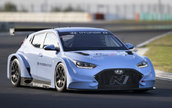 Hyundai Motorsport испытал электрический гоночный Veloster