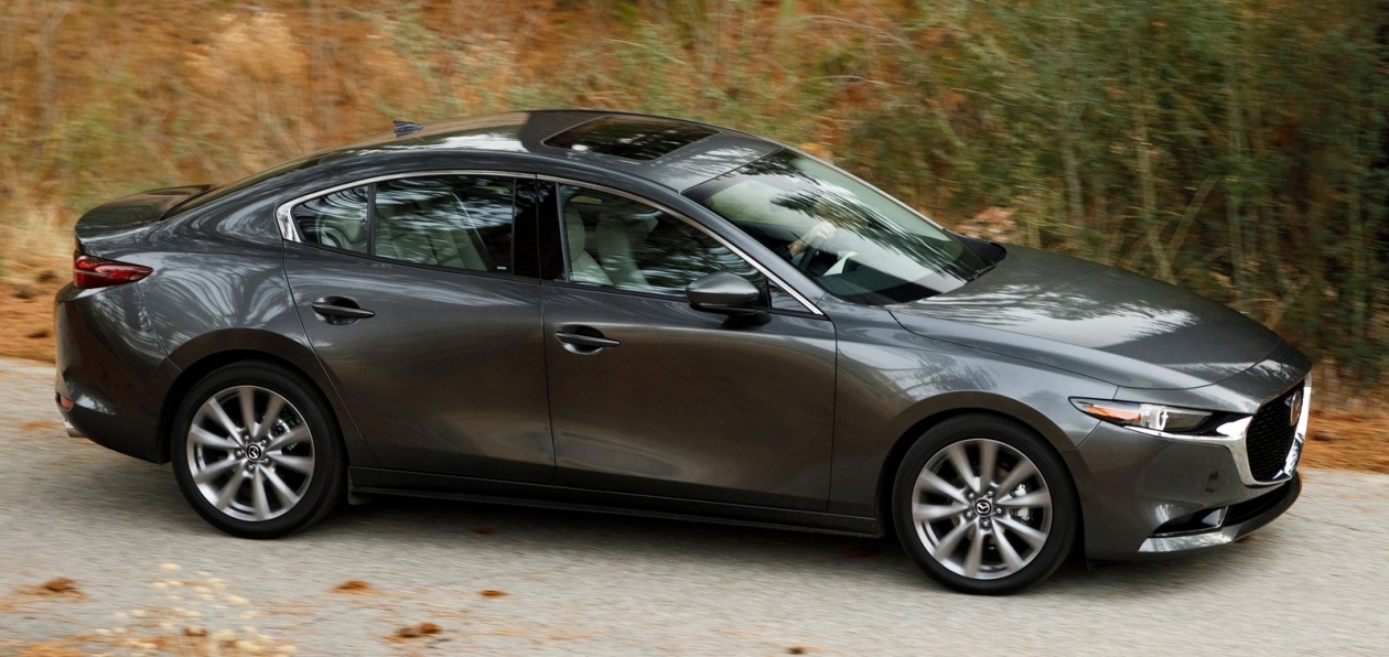 Новый седан Mazda3 оценили в рублях