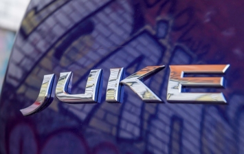 Nissan опубликовал тизер Juke второго поколения