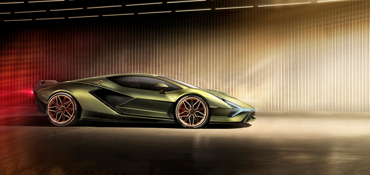 Lamborghini представил новый гибридный спорткар