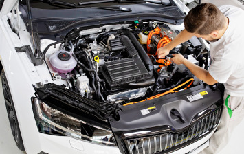 Skoda запустила серийное производство гибридной версии Superb