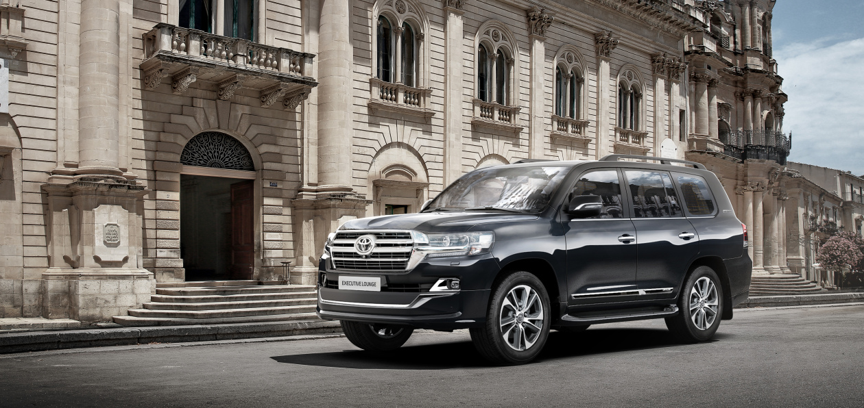 Обновленный Toyota Land Cruiser 200 доехал до России