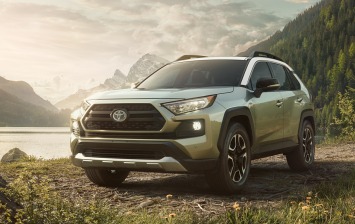 Новый Toyota RAV4 получил низкую оценку по итогам «лосиного» теста
