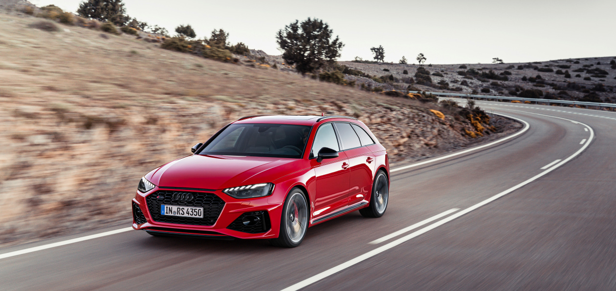 Audi показал обновленную версию RS 4 Avant