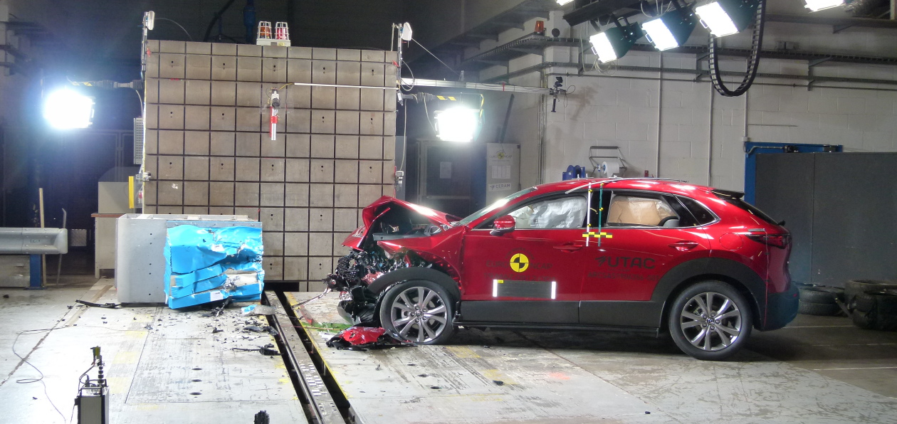 Mercedes GLB, Mazda CX-30 и новый Ford Explorer разбились на «отлично»