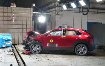 Mercedes GLB, Mazda CX-30 и новый Ford Explorer разбились на «отлично»